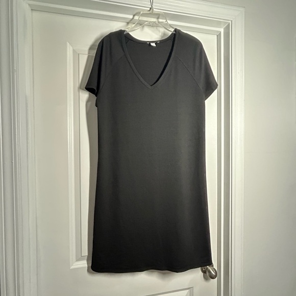 Nine West Classic Black V-Neck Dress - Picture 1 of 3